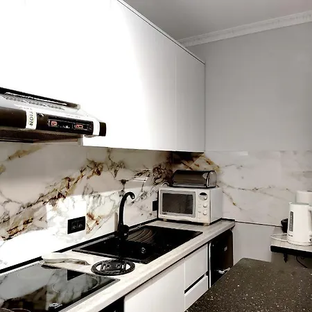 アパート Tanners' Bridge ティラナ