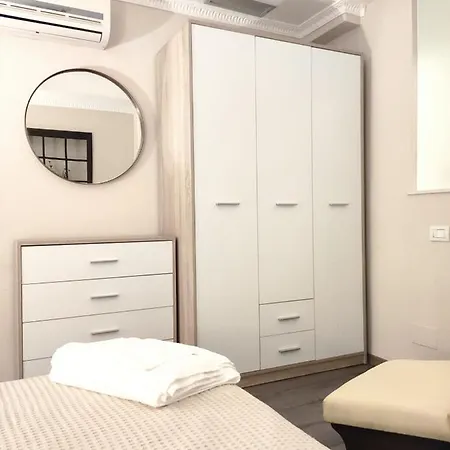 アパート Tanners' Bridge ティラナ